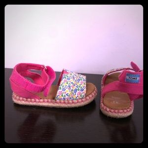 TOMS Size 6 Toddler sandals